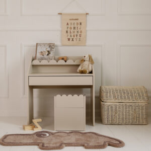 Γραφείο Book Nook latte Montessori – συμπαγές γραφείο για παιδιά συμπεριλαμβάνει μια καρεκλα